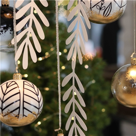 Paper garland twigs white