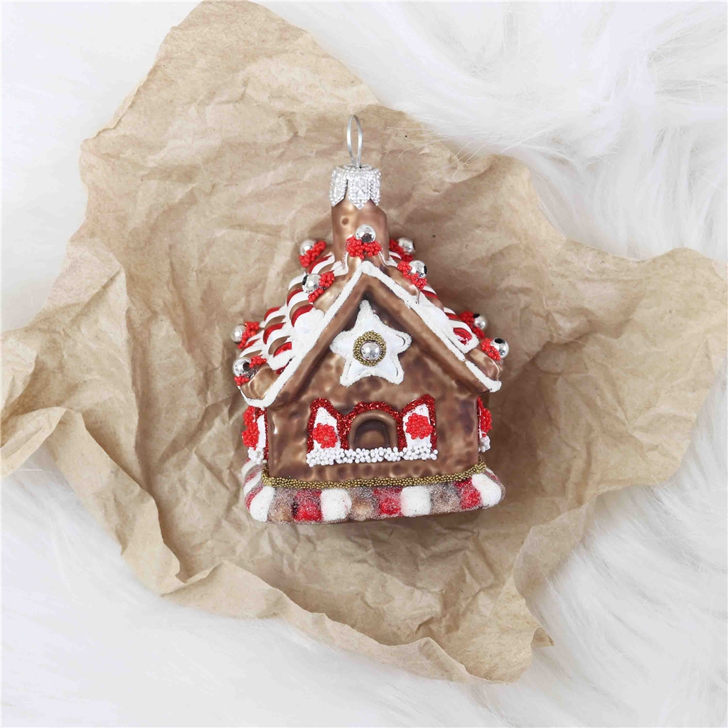 COLLECTIBLE gingerbread house with sugar mousse