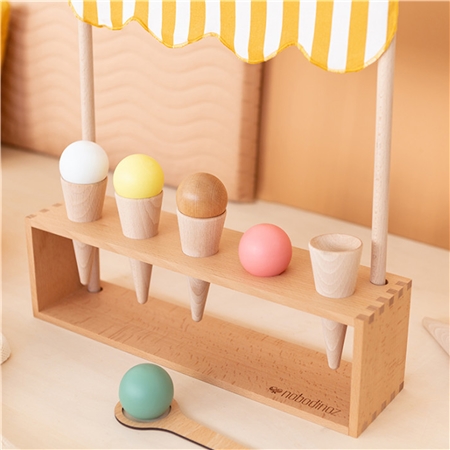 Wooden ice cream stand game