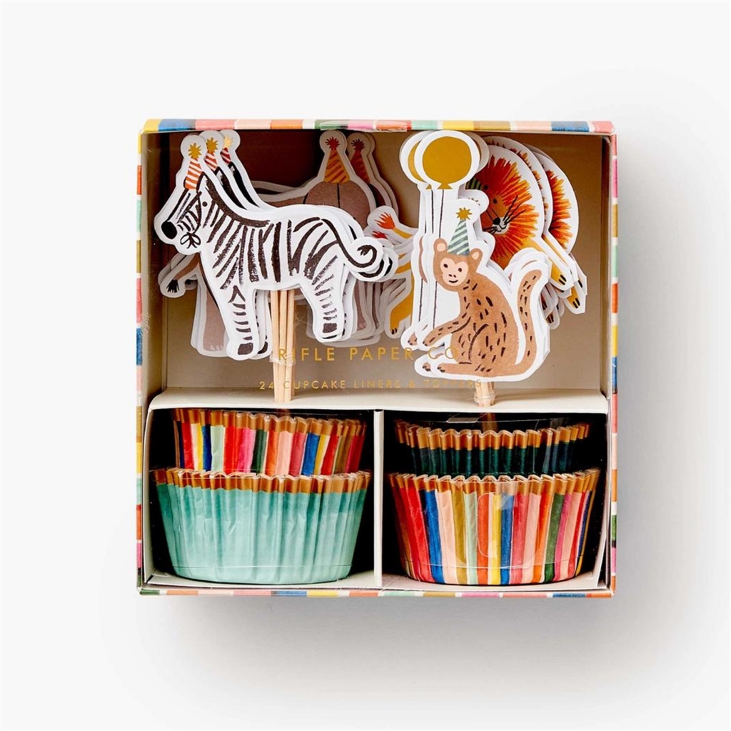 Paper cupcakes with animals