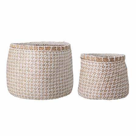 Knitted flowerpot white decor