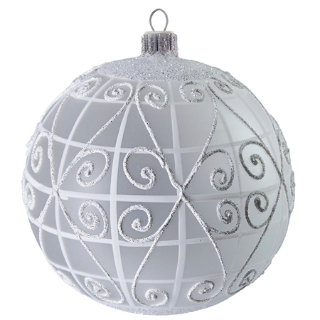 Lilac Christmas ball with white décor
