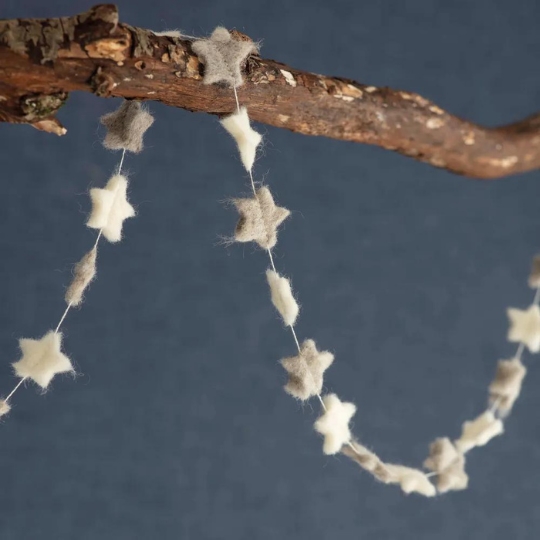 Felt garland with stars