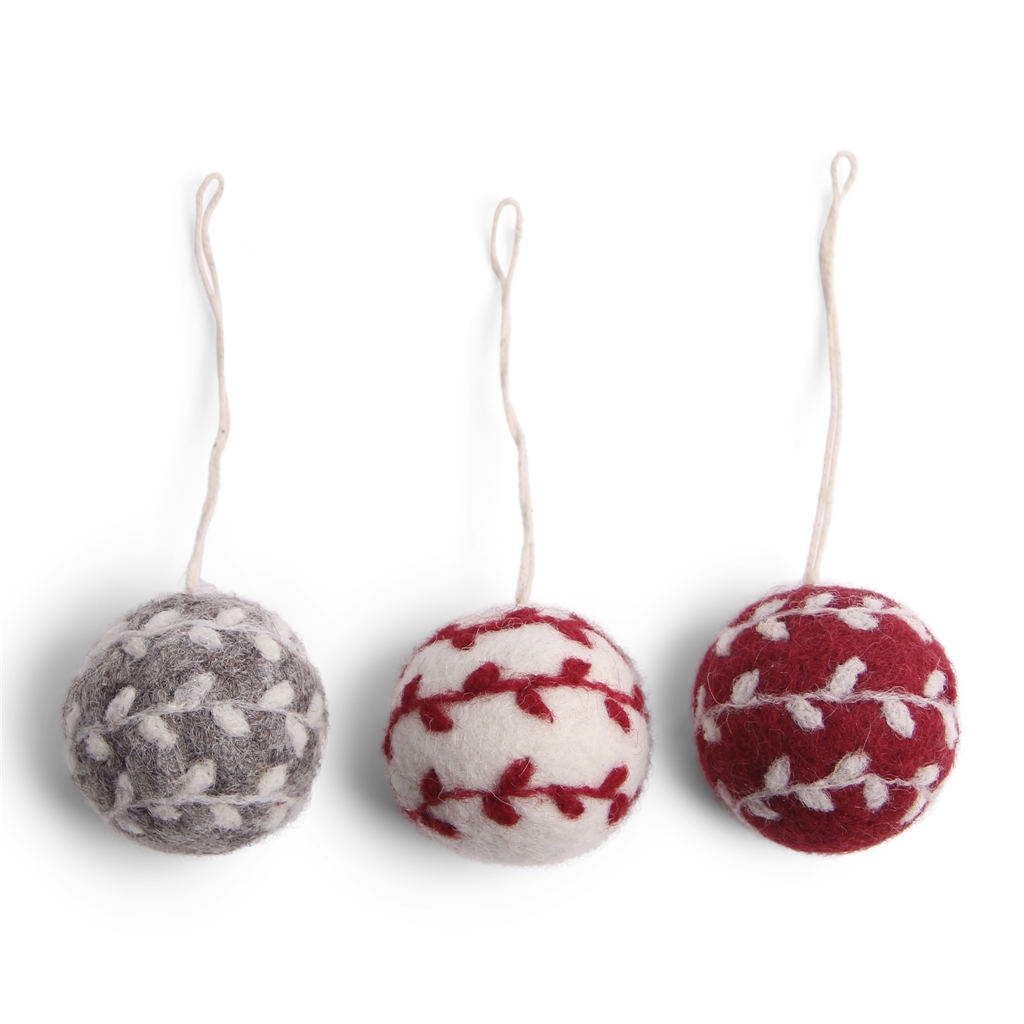 Felt snowballs set