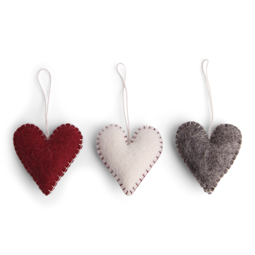 Red felt hearts set