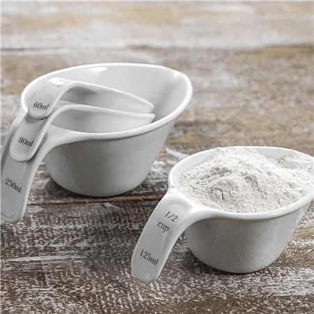 Set of porcelain measuring cups