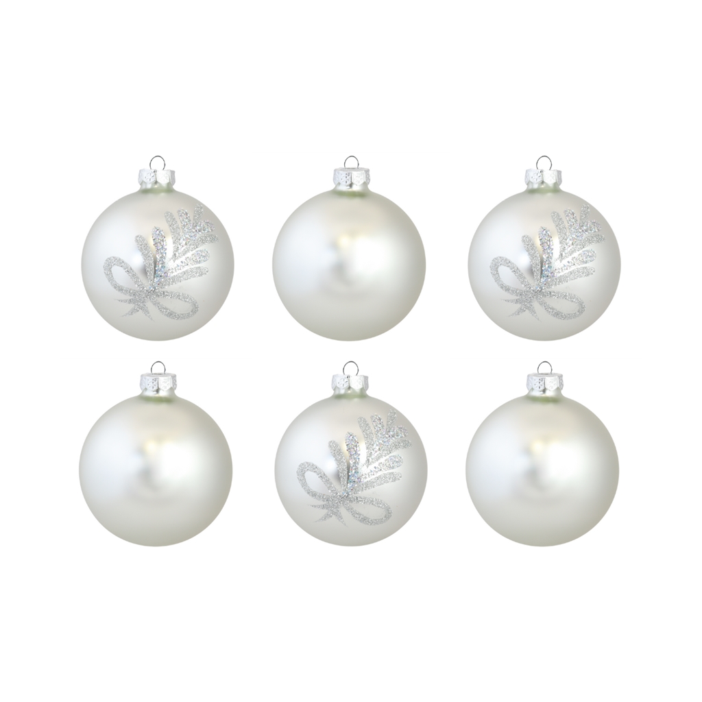 Set of silver ornaments with delicate silver décor