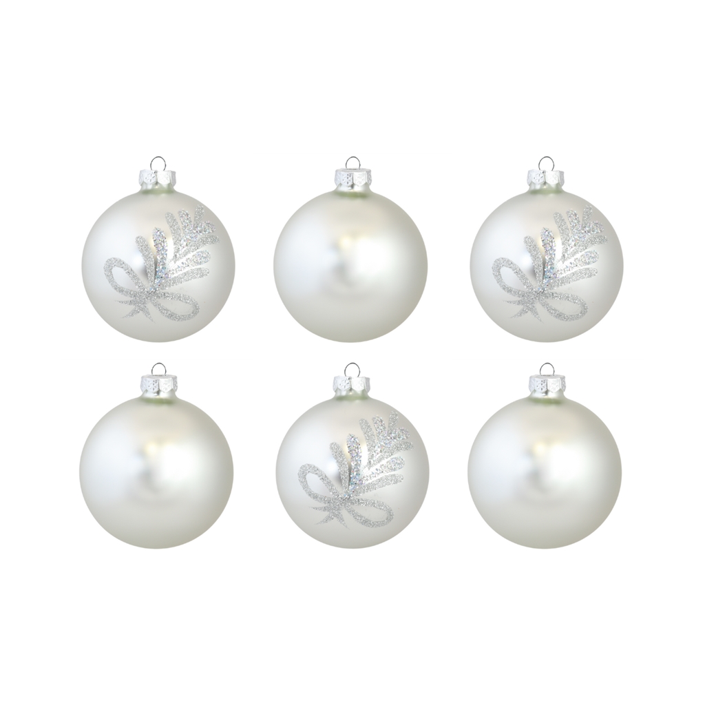 Set of silver ornaments with delicate silver décor