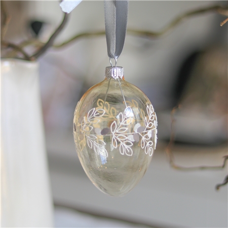 Clear easter egg with wreath décor