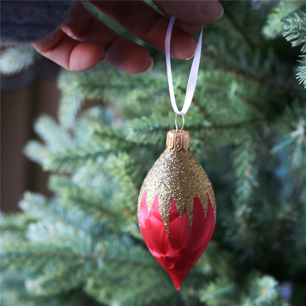 RED TEARDROP WITH GOLD TOP