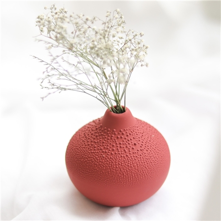Porcelain vase brick red with droplets