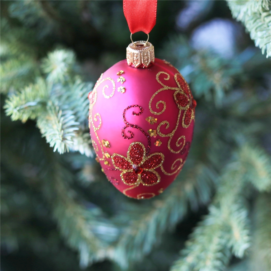 Pink glass Easter egg with flower décor

