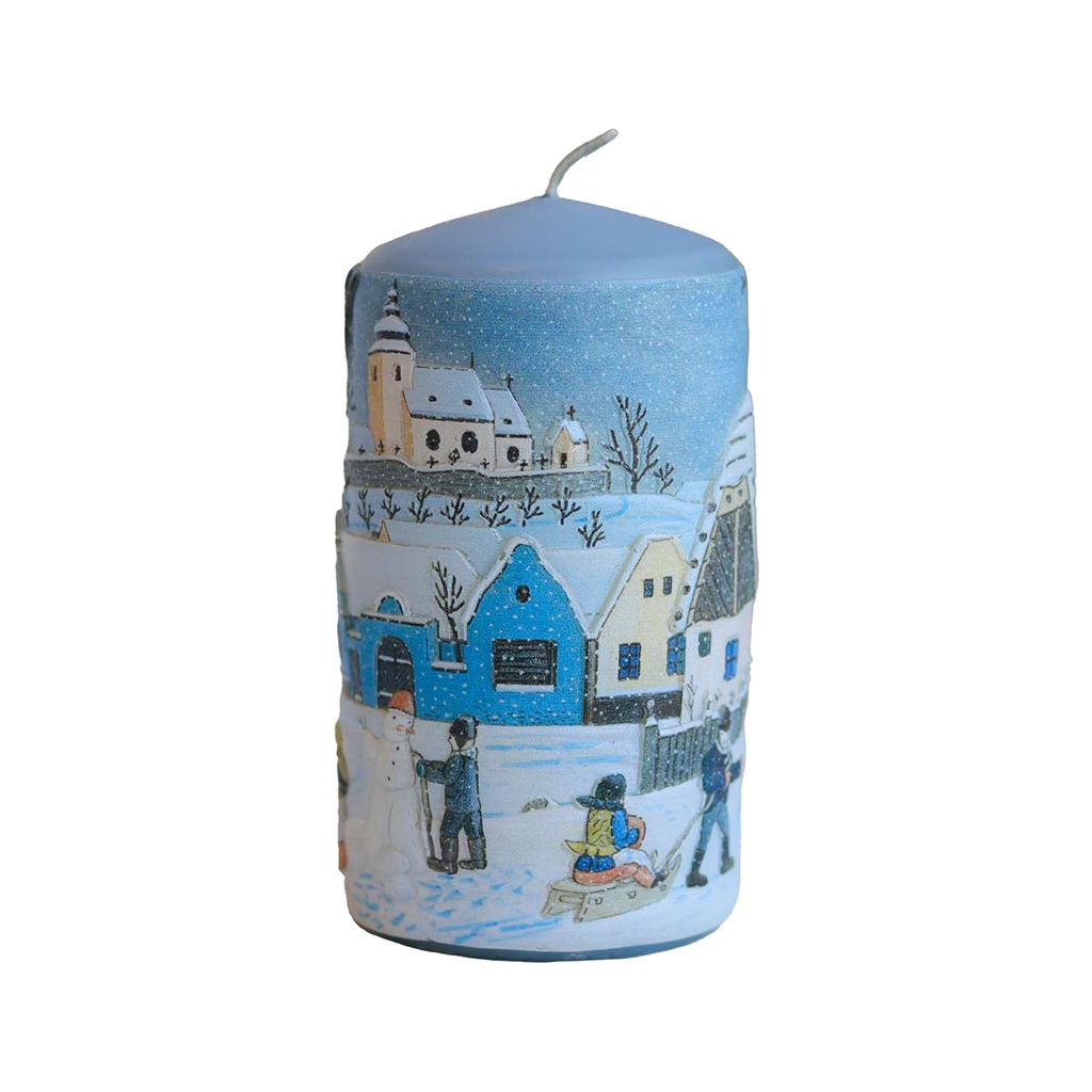 Candle with an illustration of "Building a Snowman"