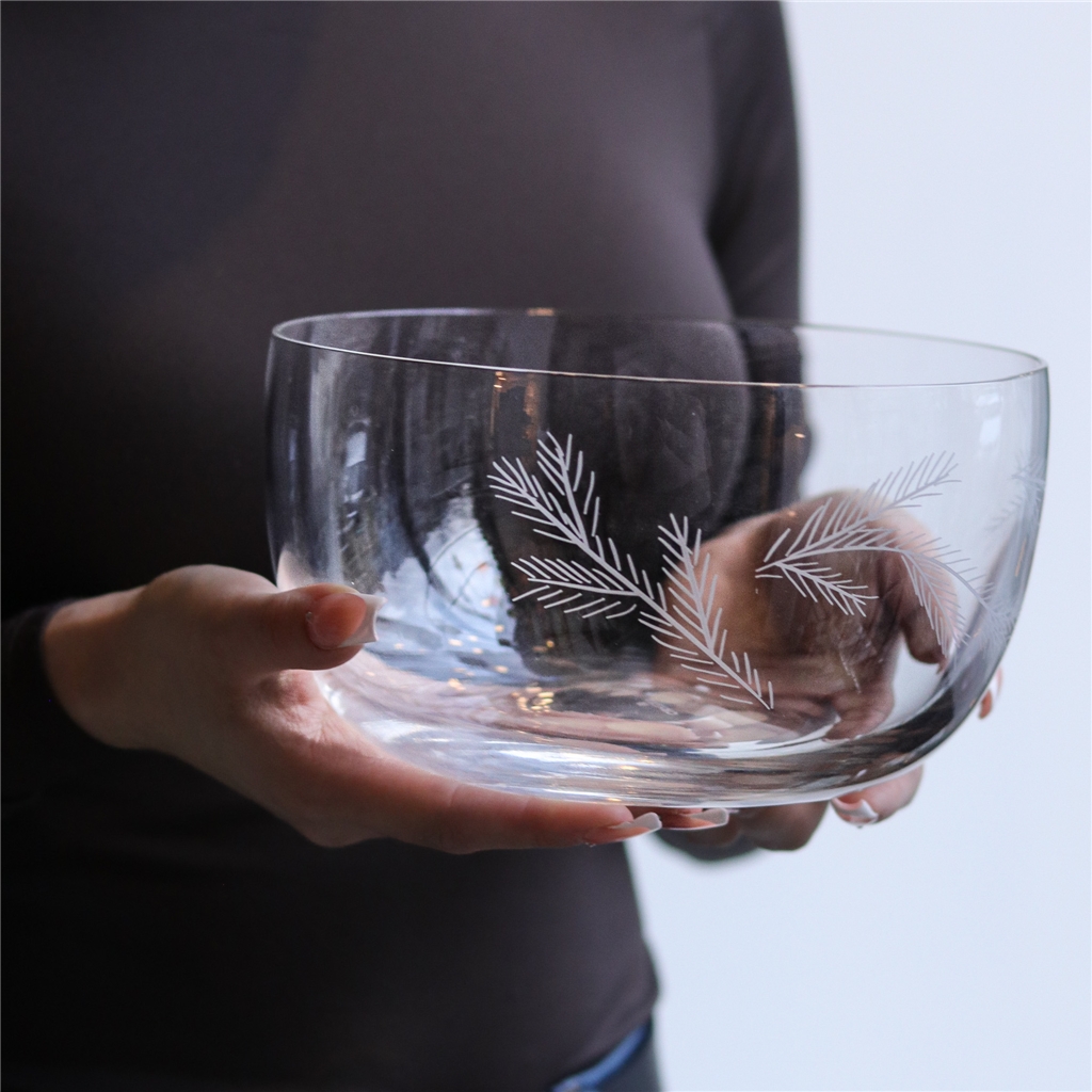 Glass bowl with cut glass decoration of twigs