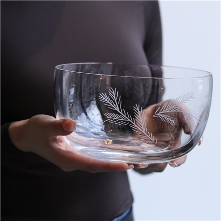 Glass bowl with cut glass decoration of twigs