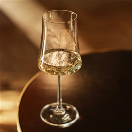 Set of cut wine glasses with twig decor