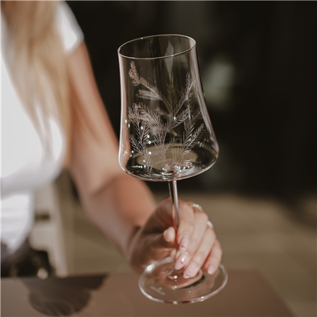 Set of cut wine glasses with twig decor
