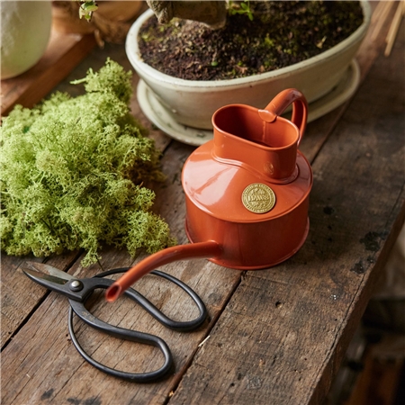 Terracotta orange flower pot 0,7