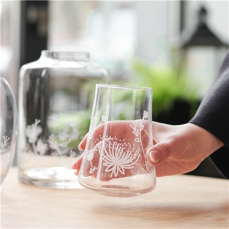 Set of water glasses with flower decoration