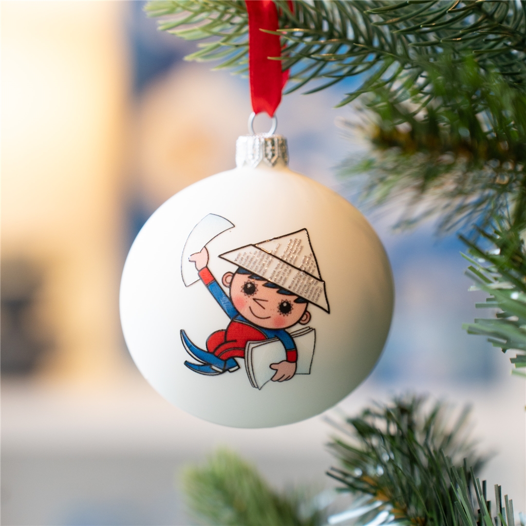 Glass ornament - Evening Star with newspaper