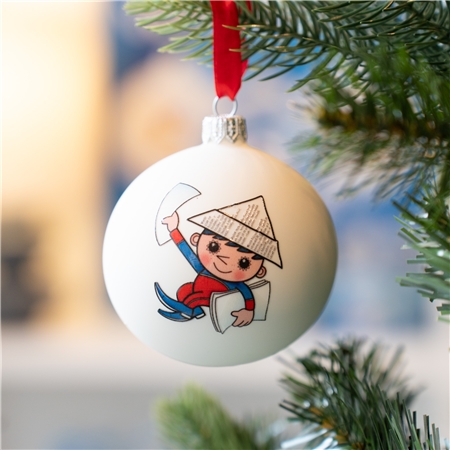 Glass ornament - Evening Star with newspaper