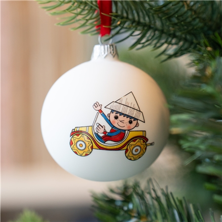Glass ornament - Evening Star in a car