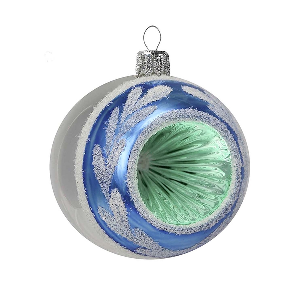 Glass bauble with green reflector