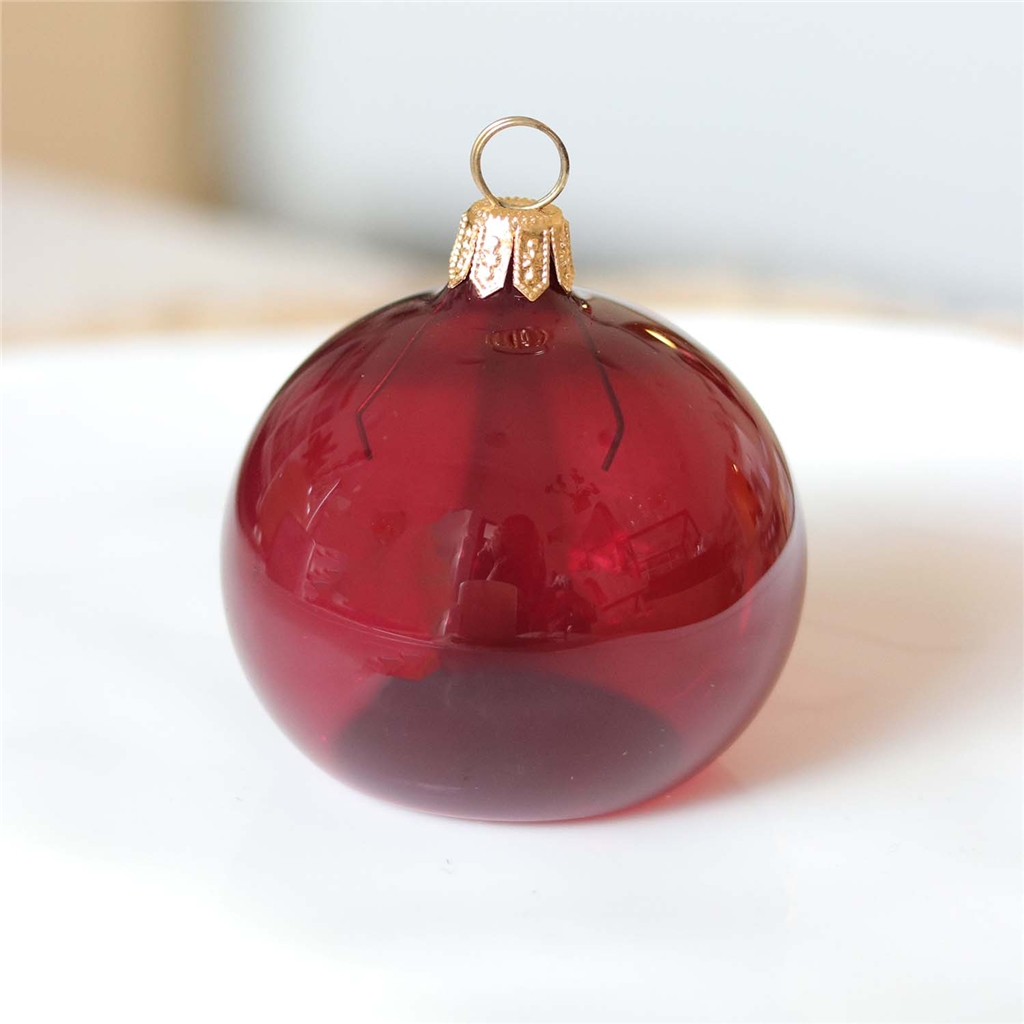 Burgundy-colored table name card 